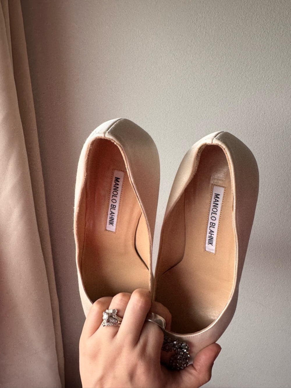 Manolo Blahnik Cream Satin pumps - Picture 6 of 13